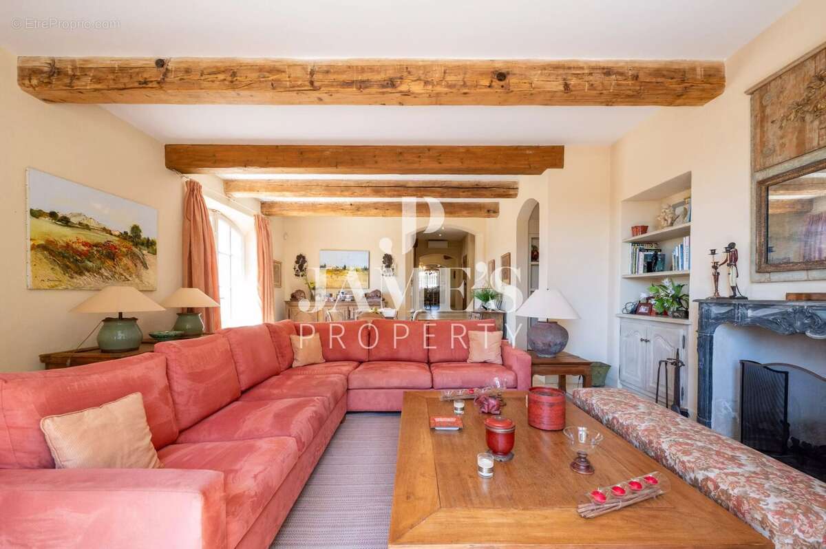 Maison 349 m² à Paradou  - photo 6