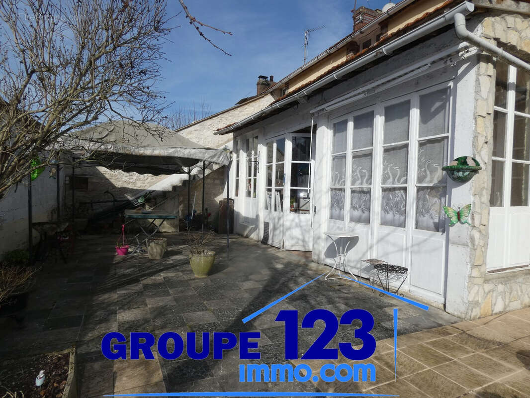 Charmoy : maison de 150 m2 avec terrasse et 4 chambres - photo 11