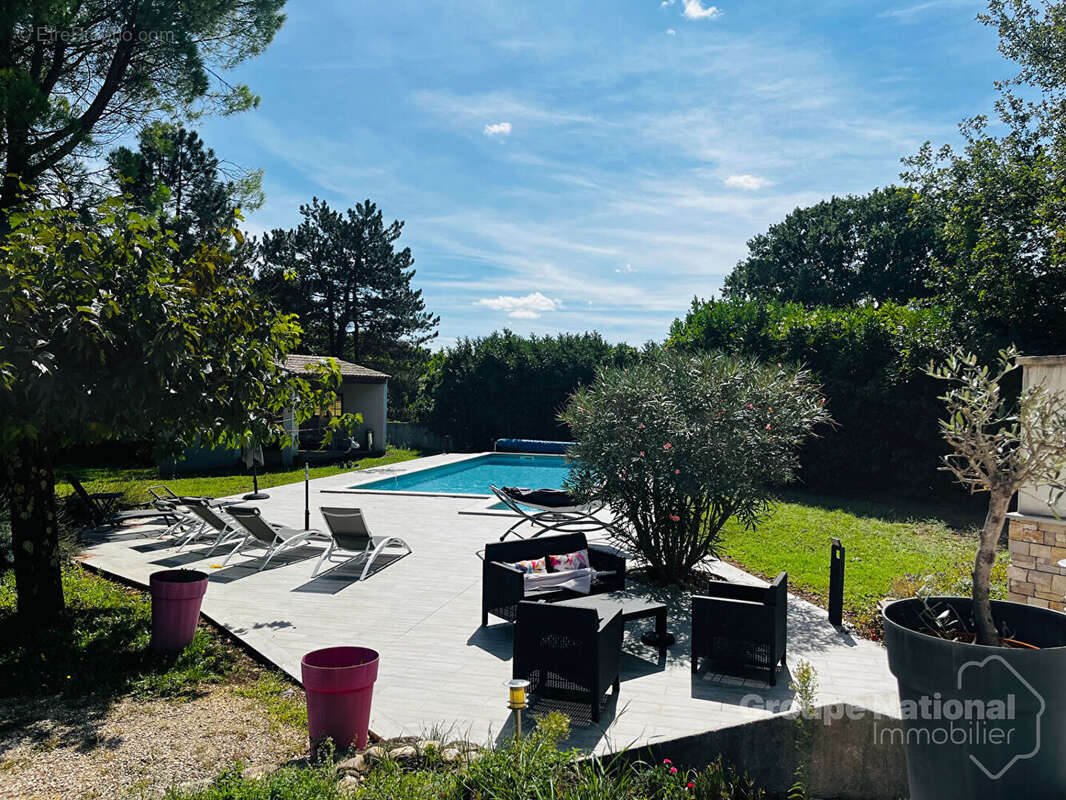 Maison 182 m2 -  4 chambres sur 3500m2 de terrain avec piscine - photo 2