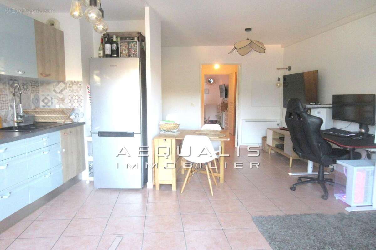 Appartement à SAINT-LAURENT-DU-VAR