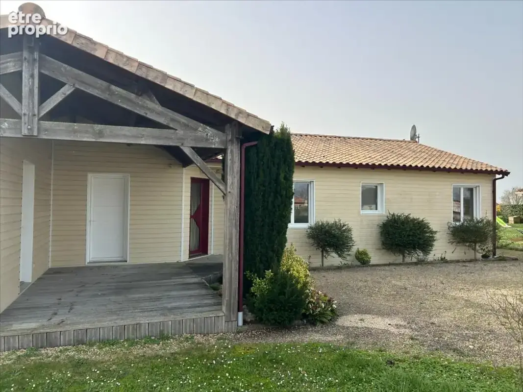 Maison 121 m² à Saint-Georges-Les-Baillargeaux  - photo 2