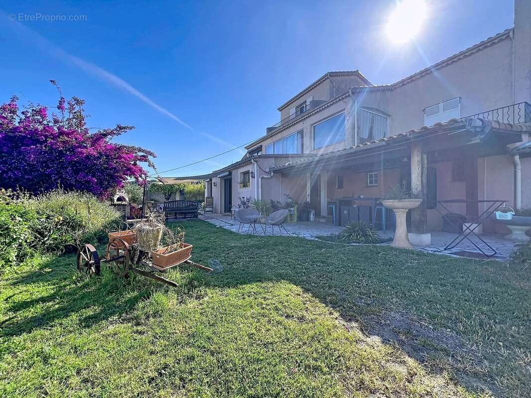 Appartement à VALLAURIS