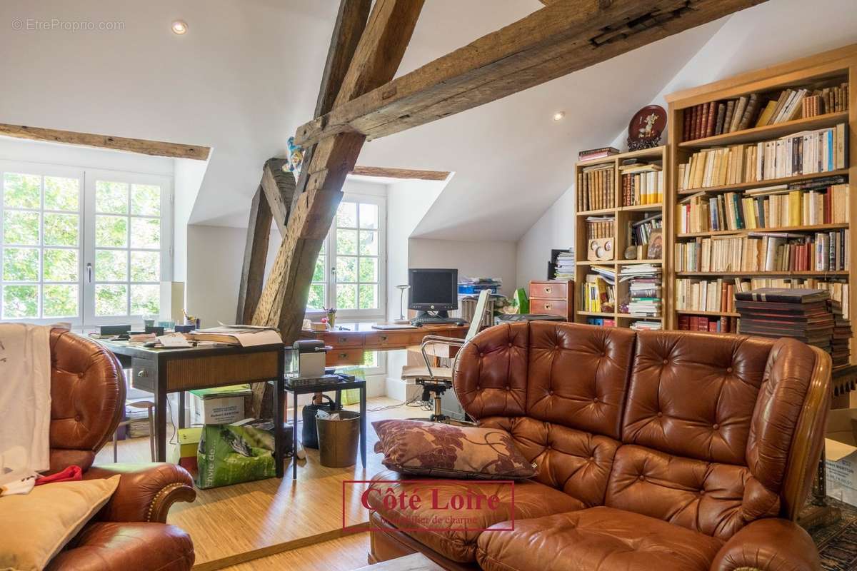 Maison à SAINT-PRYVE-SAINT-MESMIN