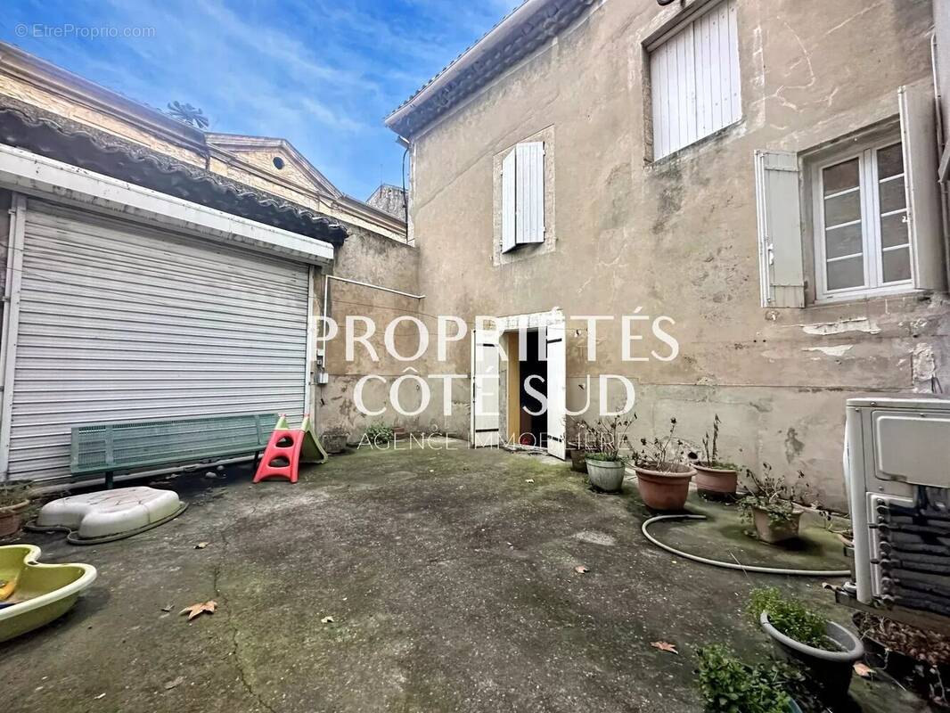 Maison à SAINT-LAURENT-DES-ARBRES
