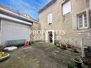 Maison à SAINT-LAURENT-DES-ARBRES