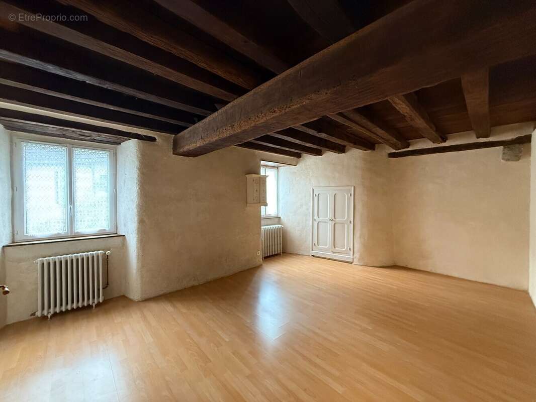 Maison à MONTGIVRAY