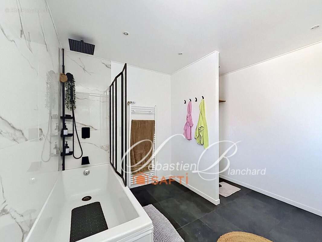Maison 205 m² à Usinens  - photo 4