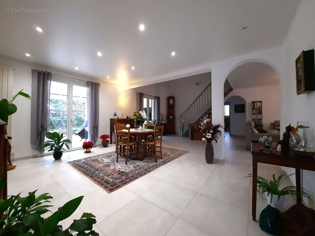 Maison à JONQUIERES