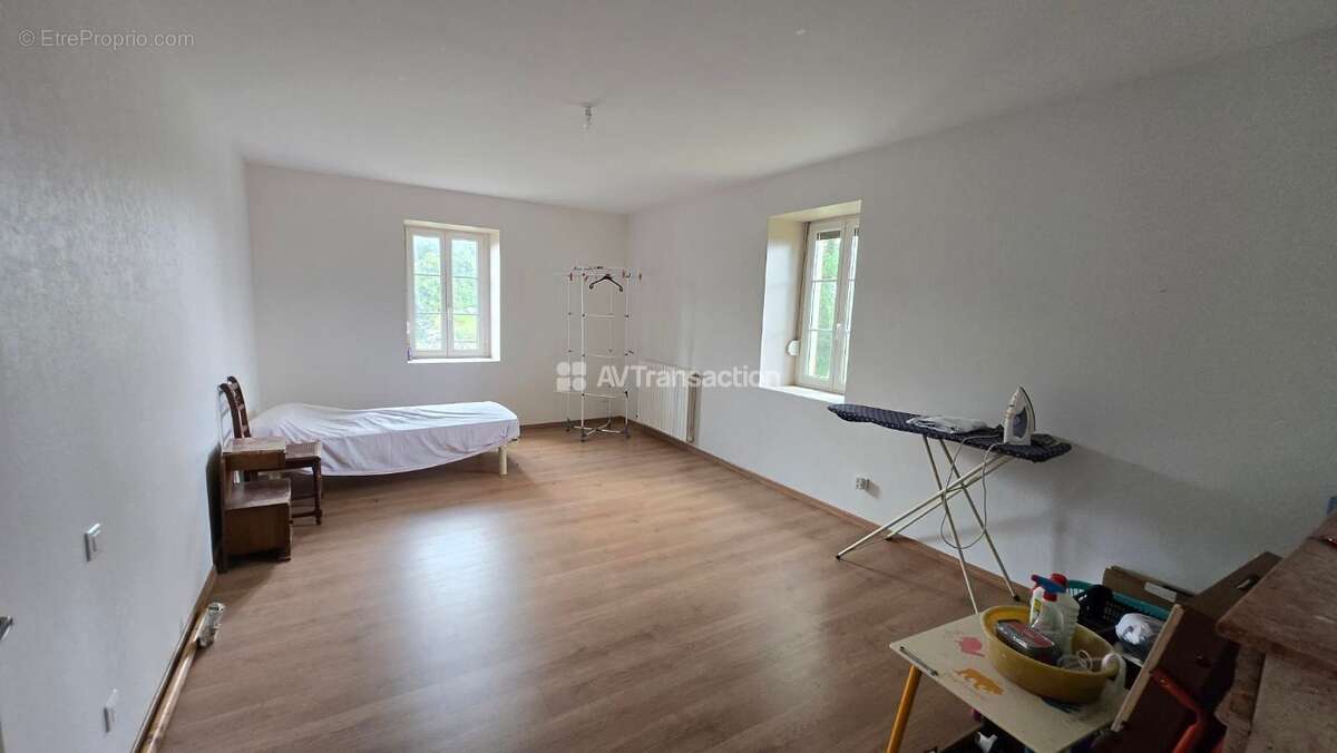 Maison 226 m² à Saint-Broing  - photo 15