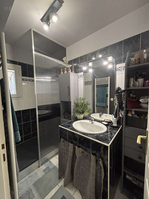 Idéalement située maison de 145m2 avec piscine - photo 12