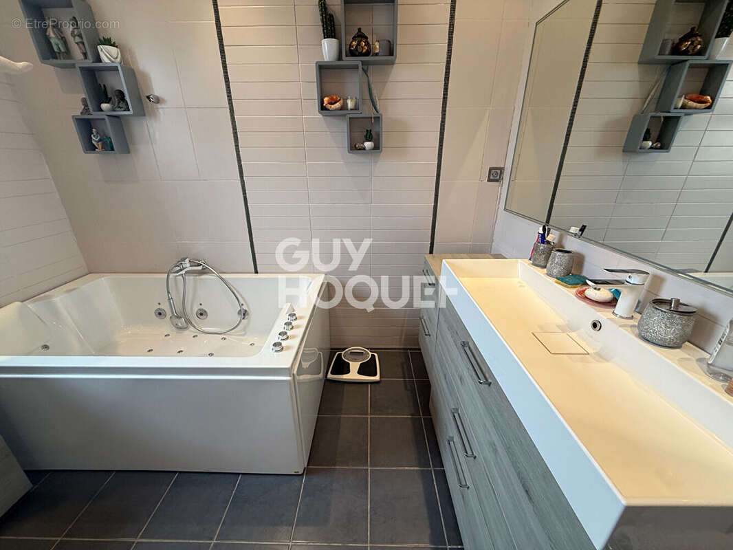 Maison - 6 pièces avec piscine , A vendre à Perpignan (66000) , Quartier Las Cobas - photo 9
