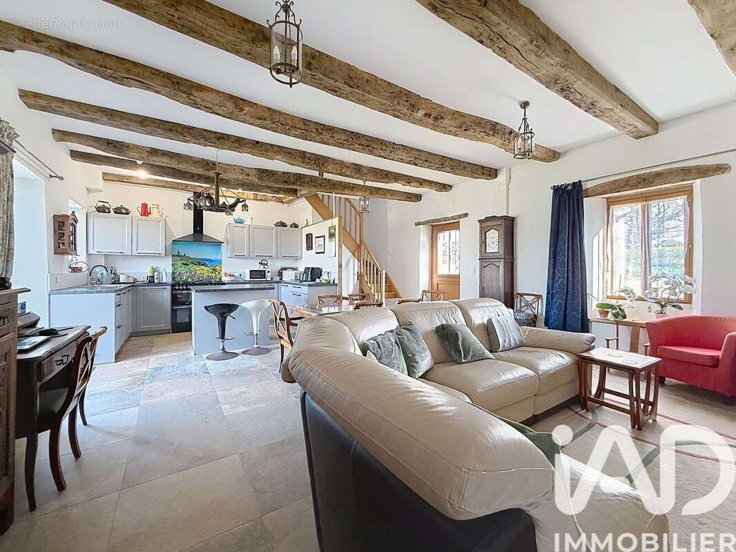 Maison 217 m² à Ruca  - photo 2