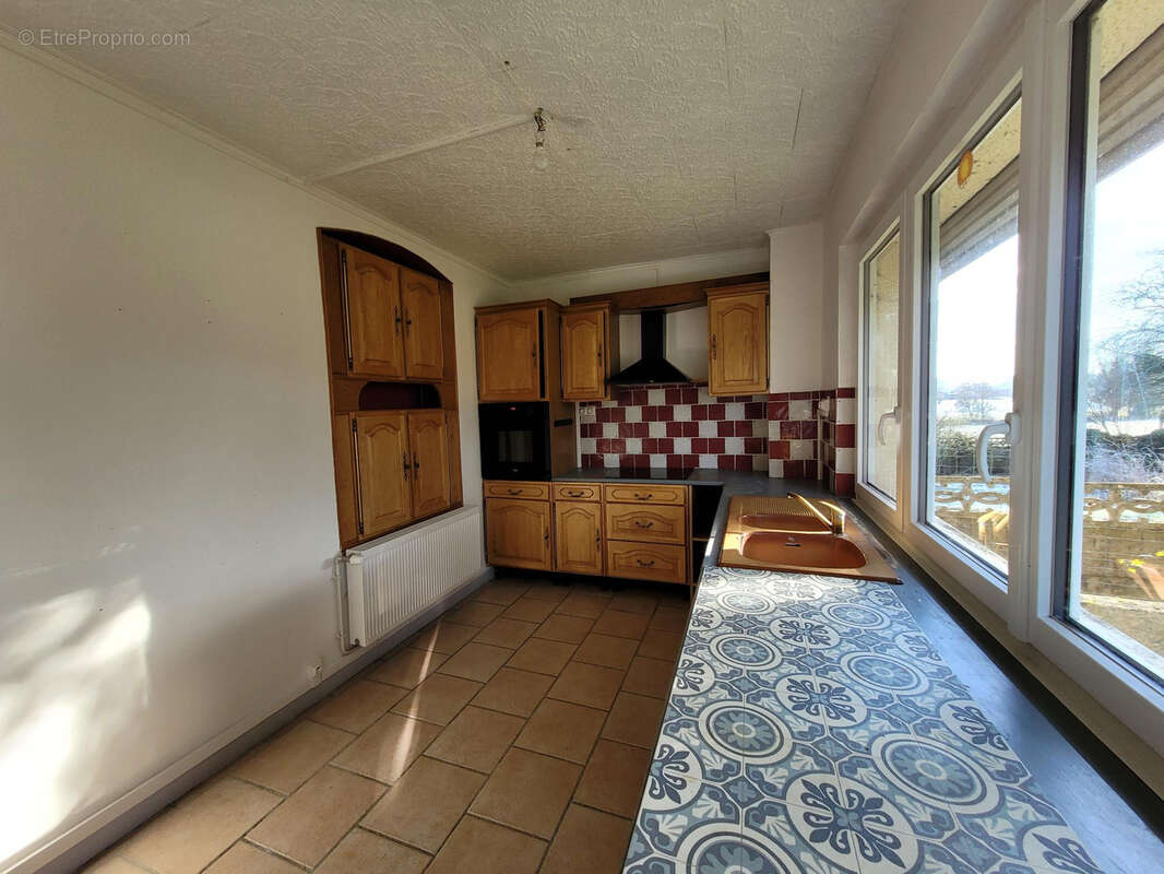 Maison à AVESNES-SUR-HELPE