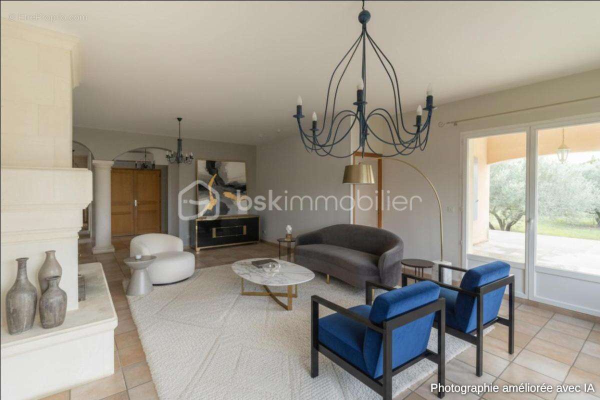 Belle villa de plain-pied avec annexes et piscine - photo 11