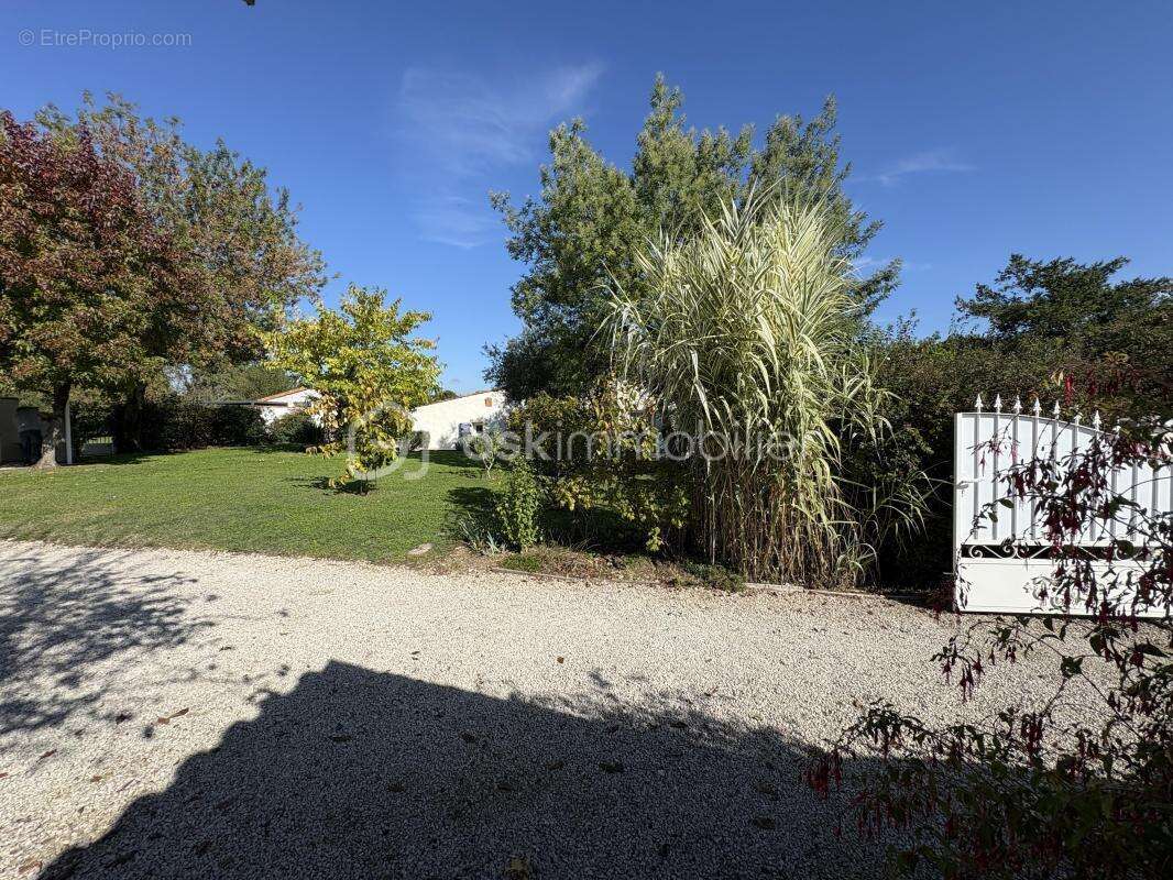 Maison à CORME-ECLUSE