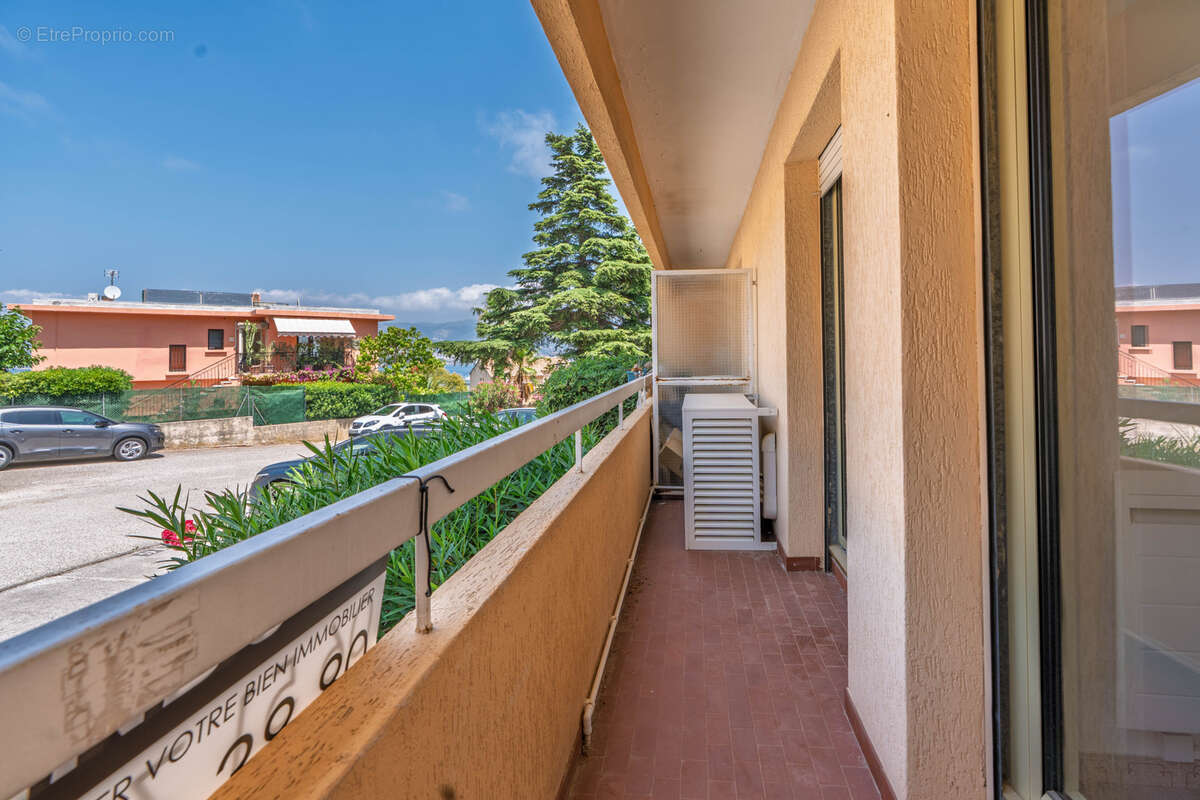 Saint-Mandrier-sur-Mer Appartement 2 pièces avec vue mer, terrasse, parking et cave - photo 6