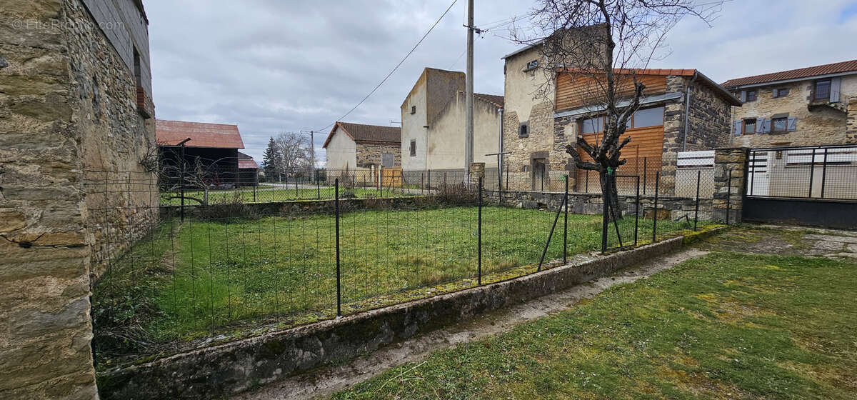 Maison à YSSAC-LA-TOURETTE