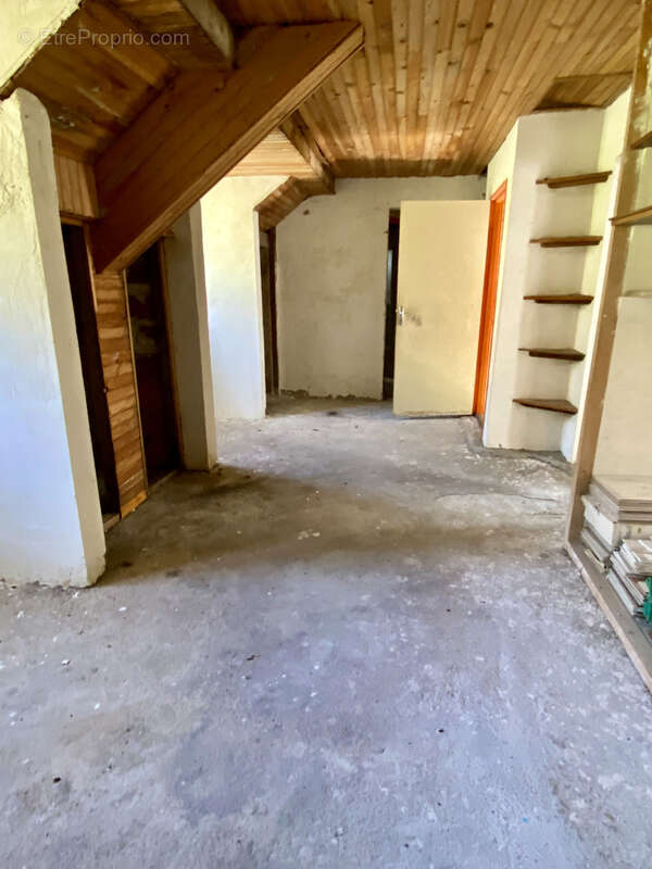 Maison à SAINT-VICTOR-DE-BUTHON