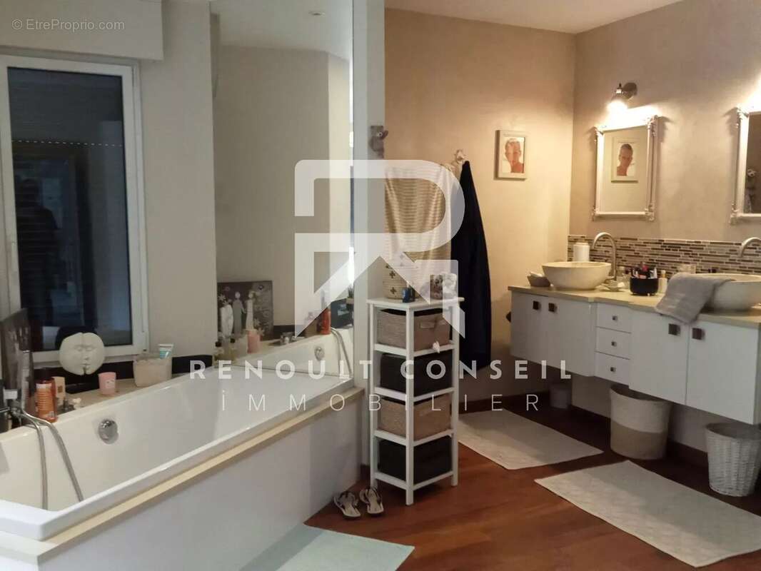 Maison à FONTAINE-SOUS-JOUY