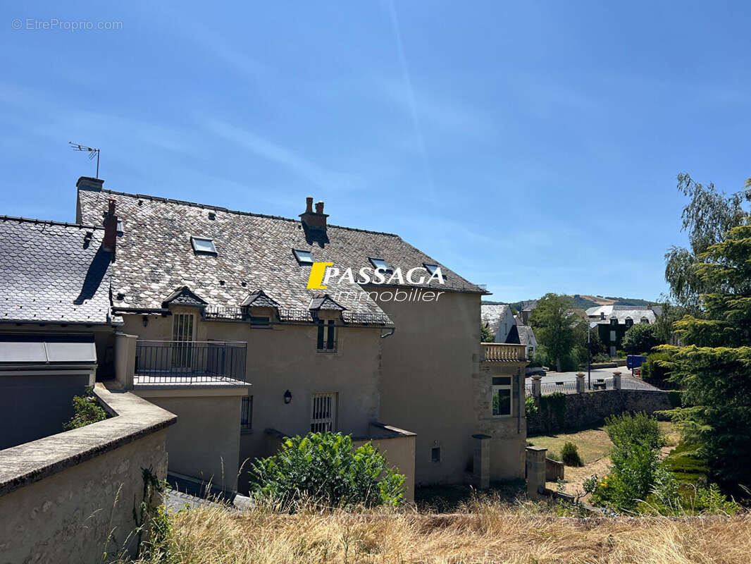 A VENDRE - Bel immeuble de rapport (4 appartements) avec terrain attenant - LAISSAC - photo 18
