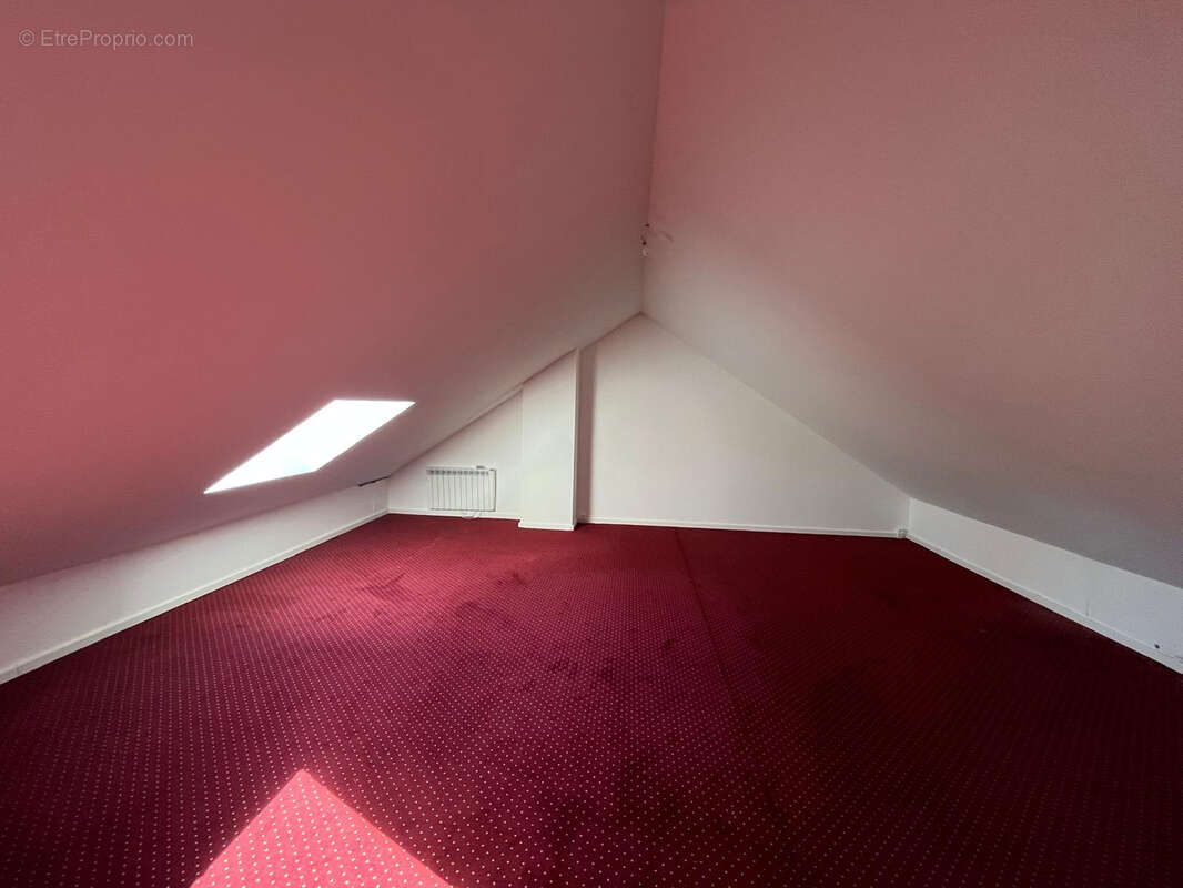 A vendre - Belle maison familiale à fort potentiel de 8 pièces 6 chambres à Maffliers - photo 13