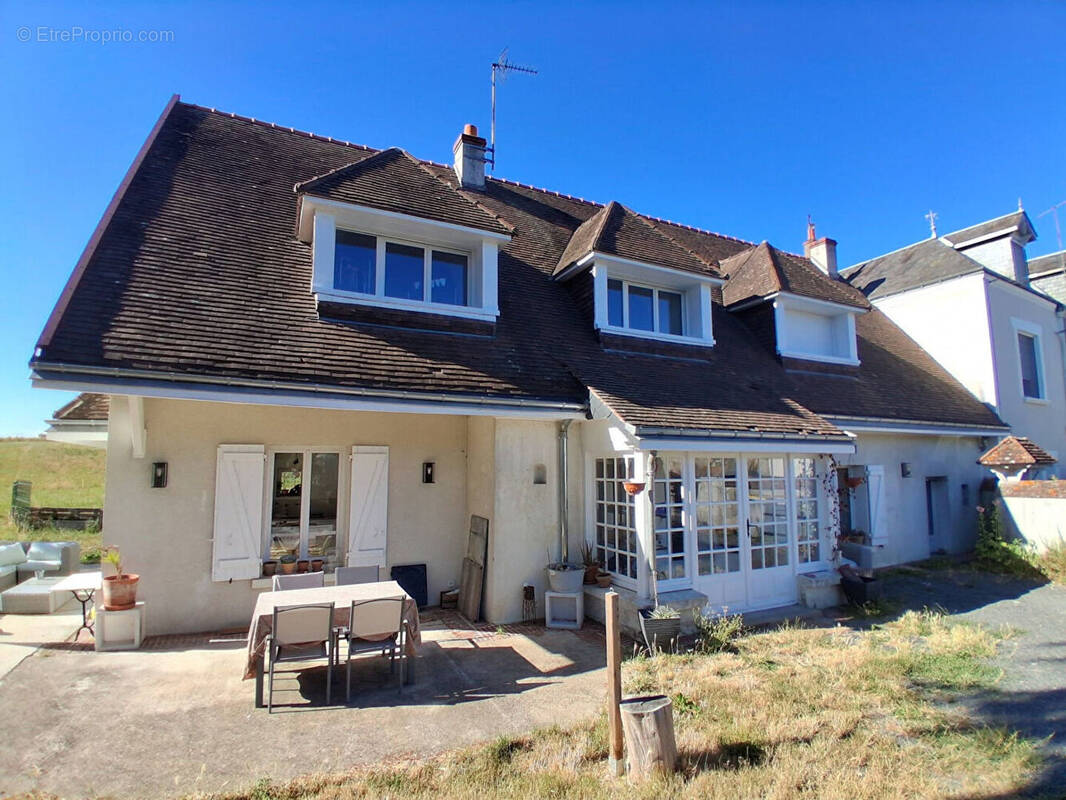 Maison à AZAY-SUR-CHER