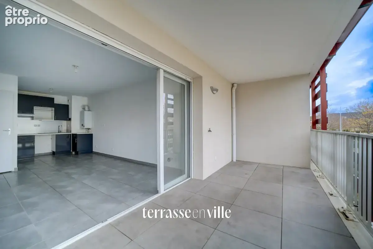 Saint-cyr-sur-mer - beau t2 recent - 38 m2 - terrasse - piscine - double parking - cave - 239 000€ - photo 2