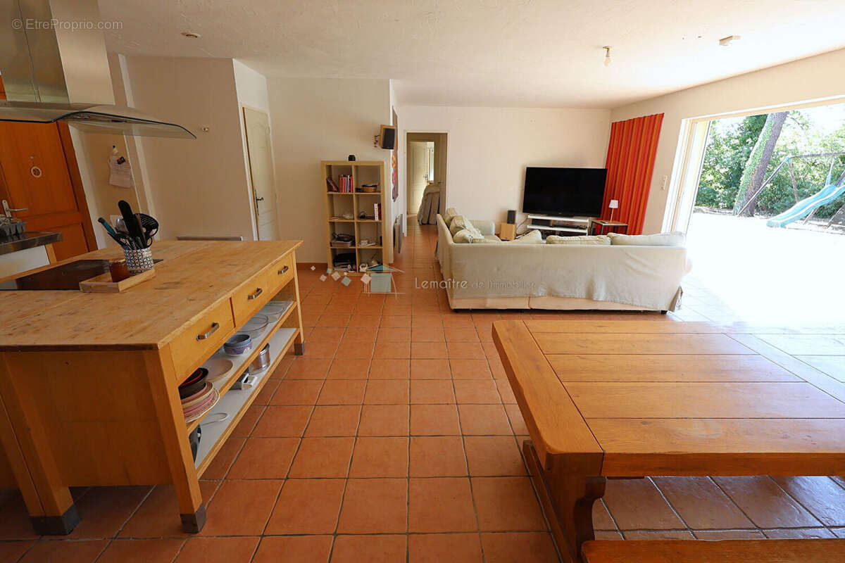 Maison à SAINT-CEZAIRE-SUR-SIAGNE