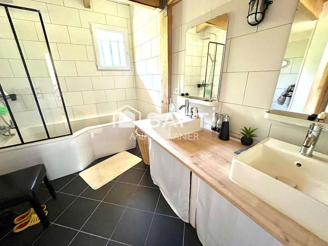 Maison 162 m² à Val-De-Chalvagne  - photo 8