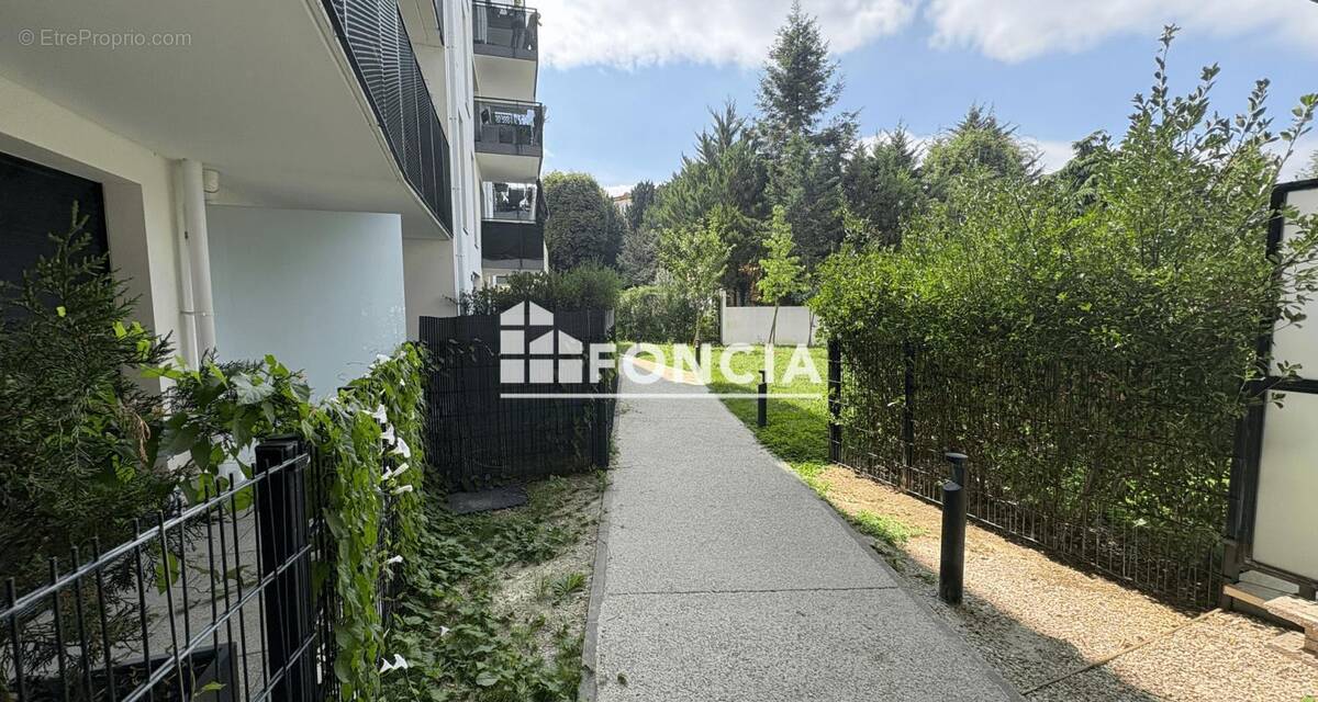 Appartement à FRESNES