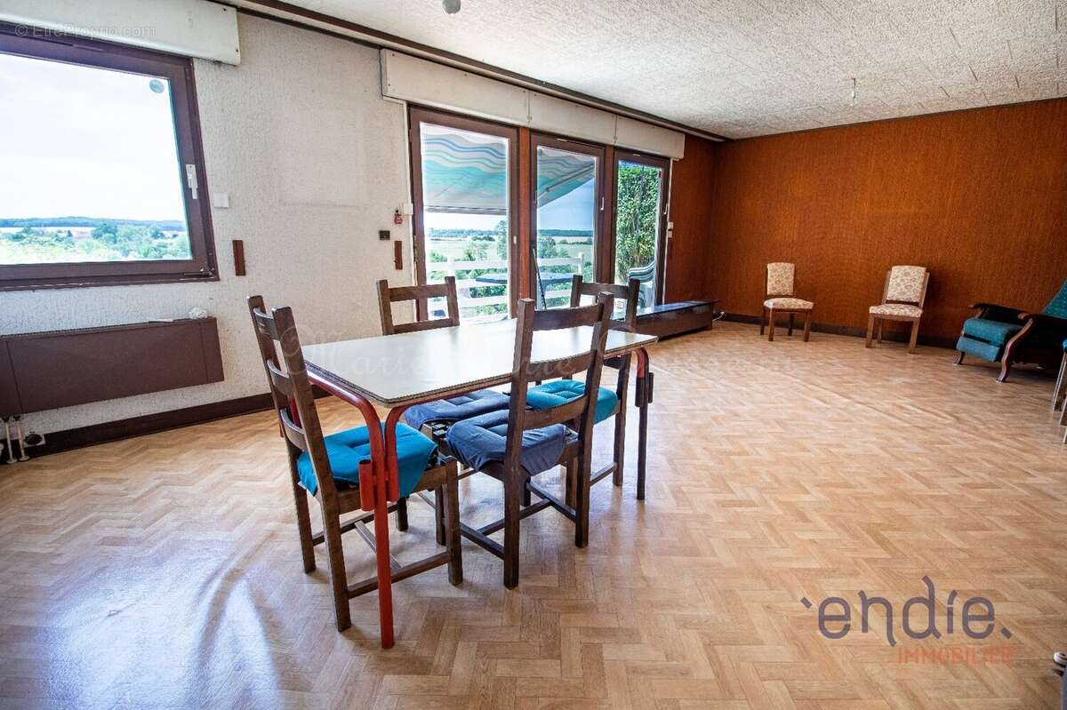 Bèze - Une maison familiale de 141,43 m² avec vue, terrain et âme de village - photo 4