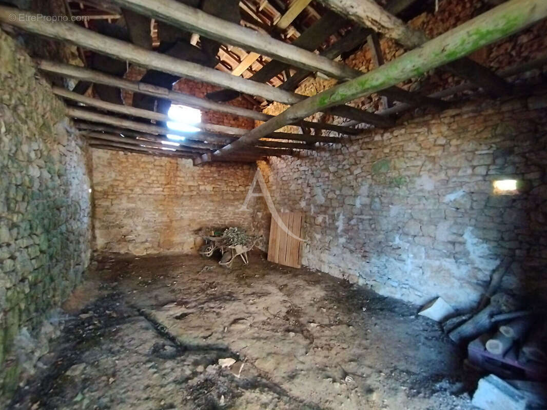 Maison à LES JUNIES