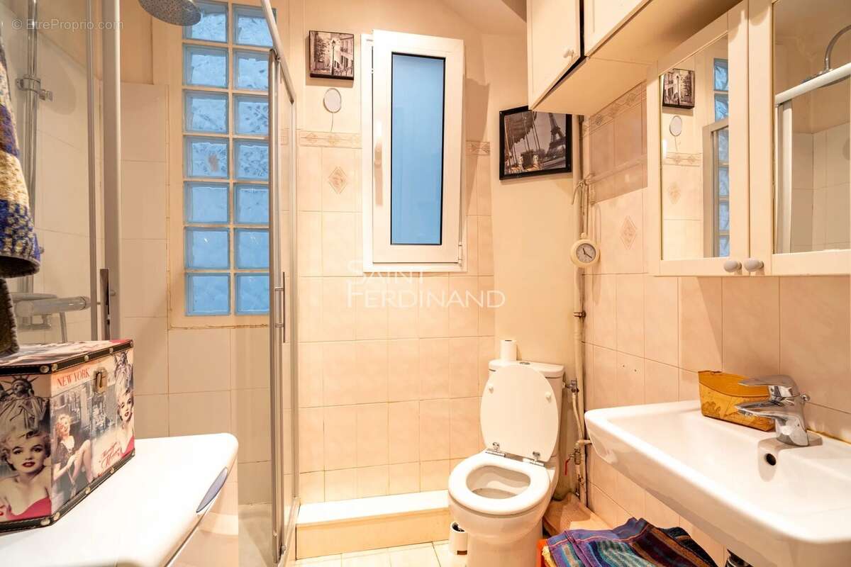 Appartement à PARIS-17E
