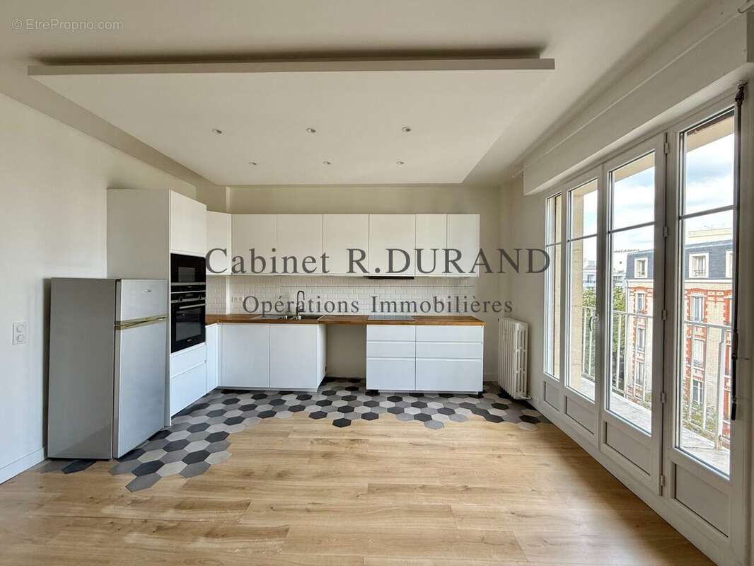 Appartement à COURBEVOIE