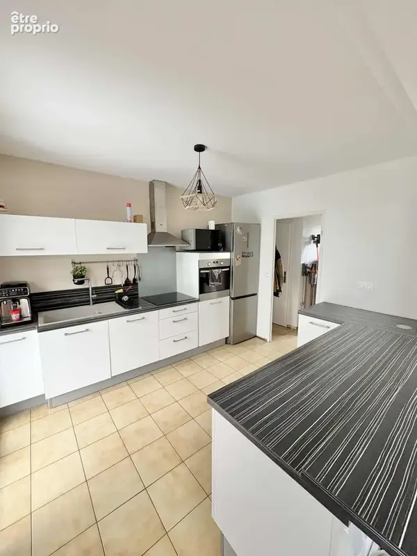 Maison familiale avec jardin, véranda et grand sous-sol - photo 2