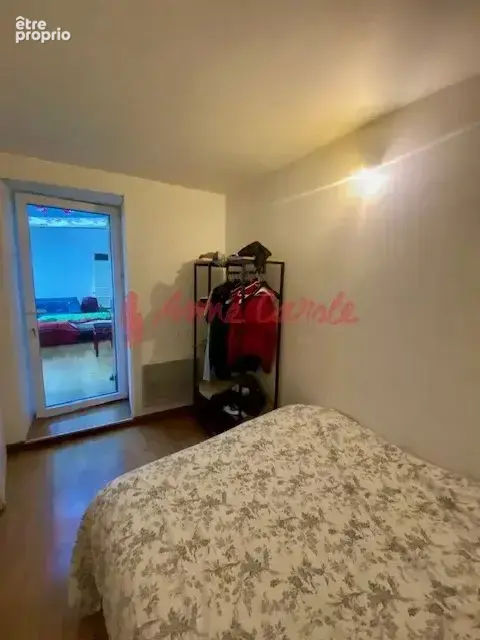En rez-de-chaussée sur cour privative de 20m2 avec 2 caves - photo 7