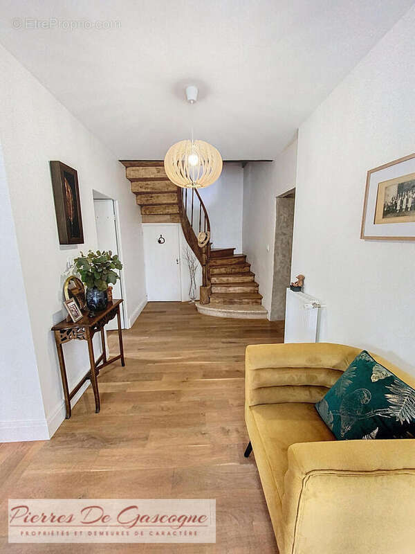 Maison à VIC-FEZENSAC