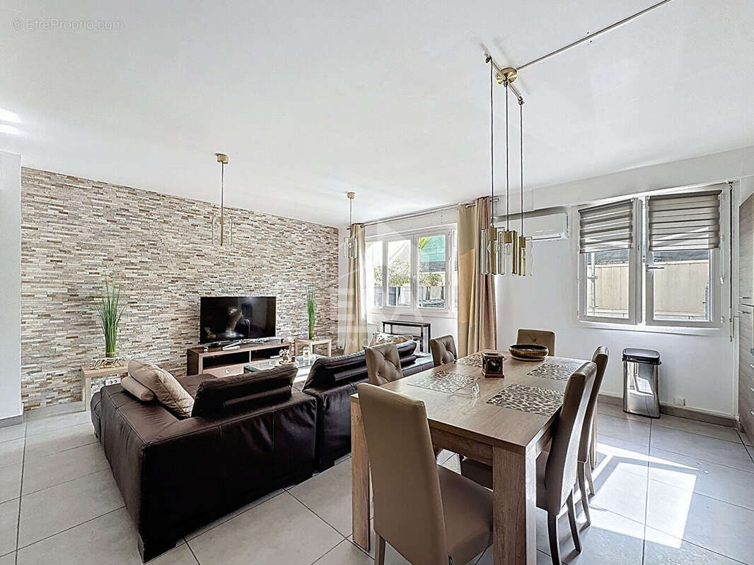 Appartement à MARSEILLE-1E