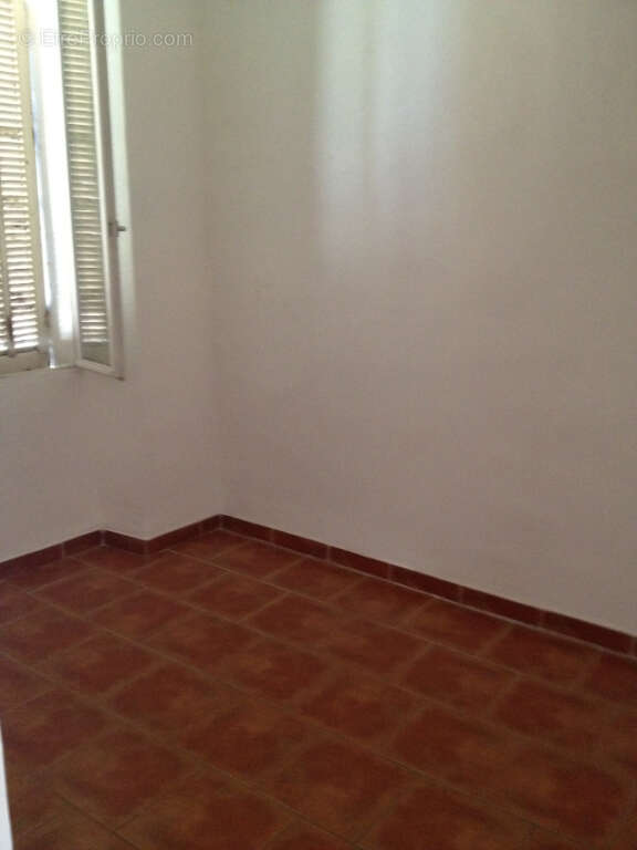Appartement à MARSEILLE-4E