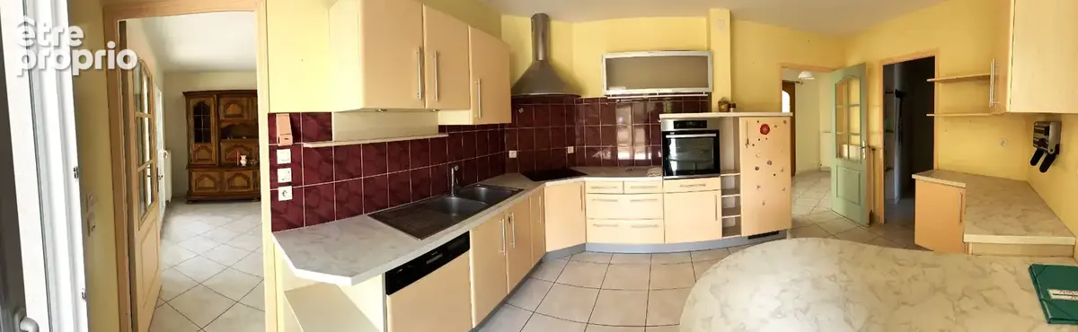 Maison de plain-pied - 135 m² habitables - 4 chambres - terrain d'environ 3 167 m² - photo 5