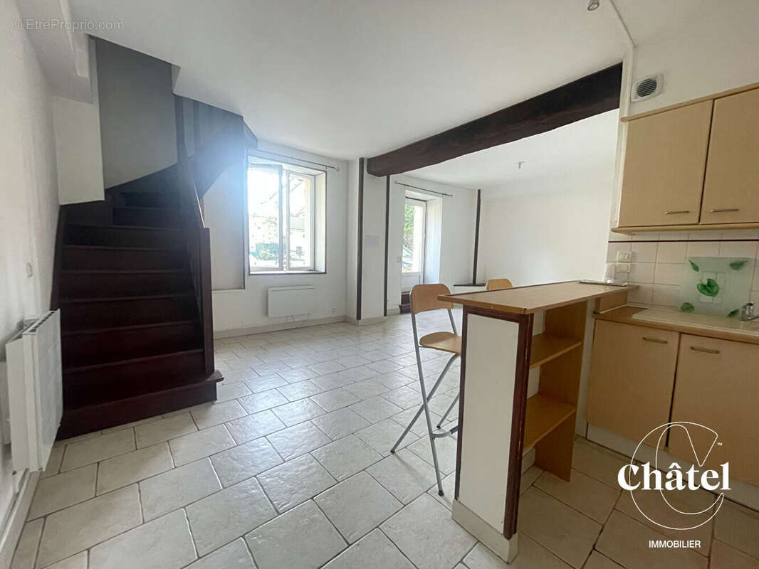 Appartement à LA CHAPELLE-EN-SERVAL