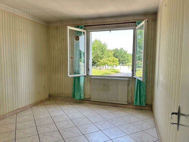 Maison à rénover avec terrain constructible - photo 11