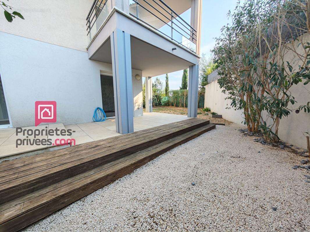 Appartement à ROQUEBRUNE-SUR-ARGENS