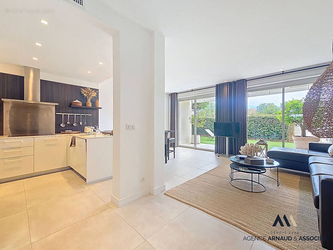 Appartement à SAINT-CYR-SUR-MER