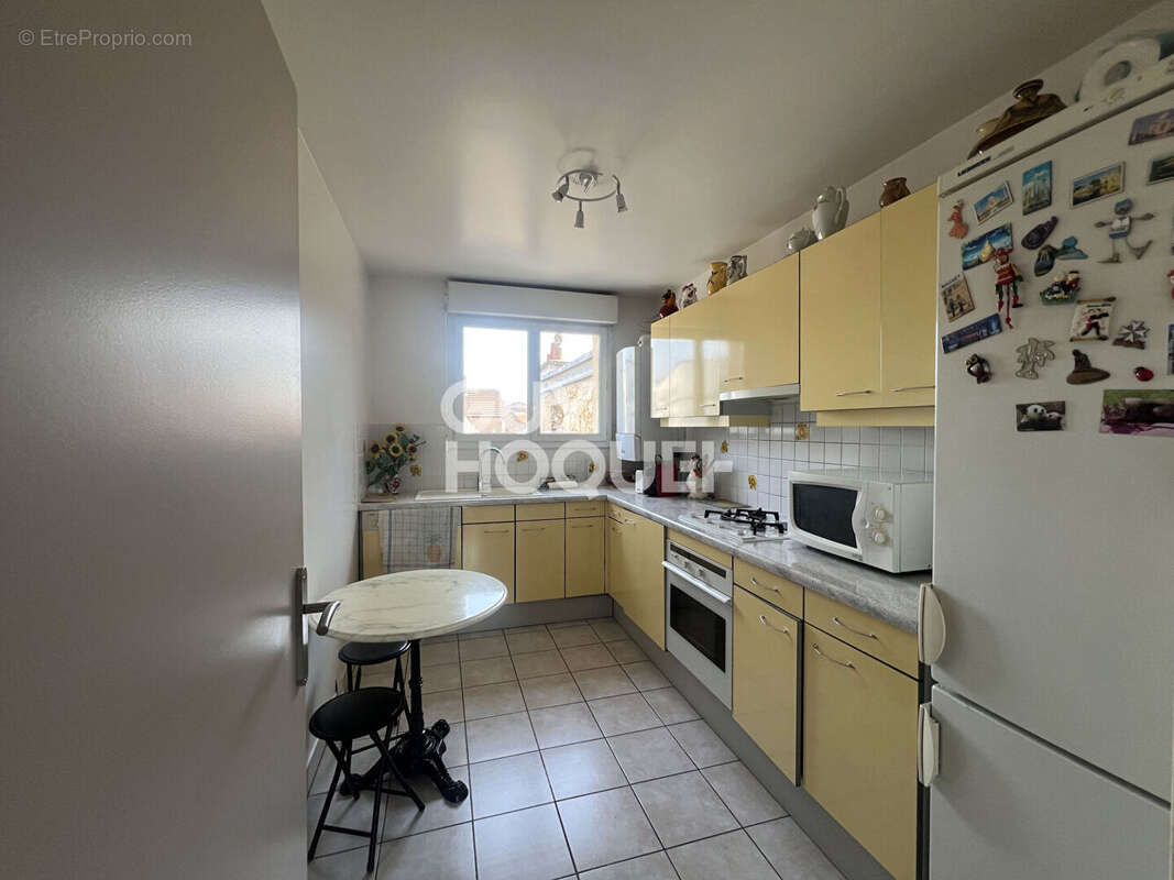 Appartement à COURBEVOIE