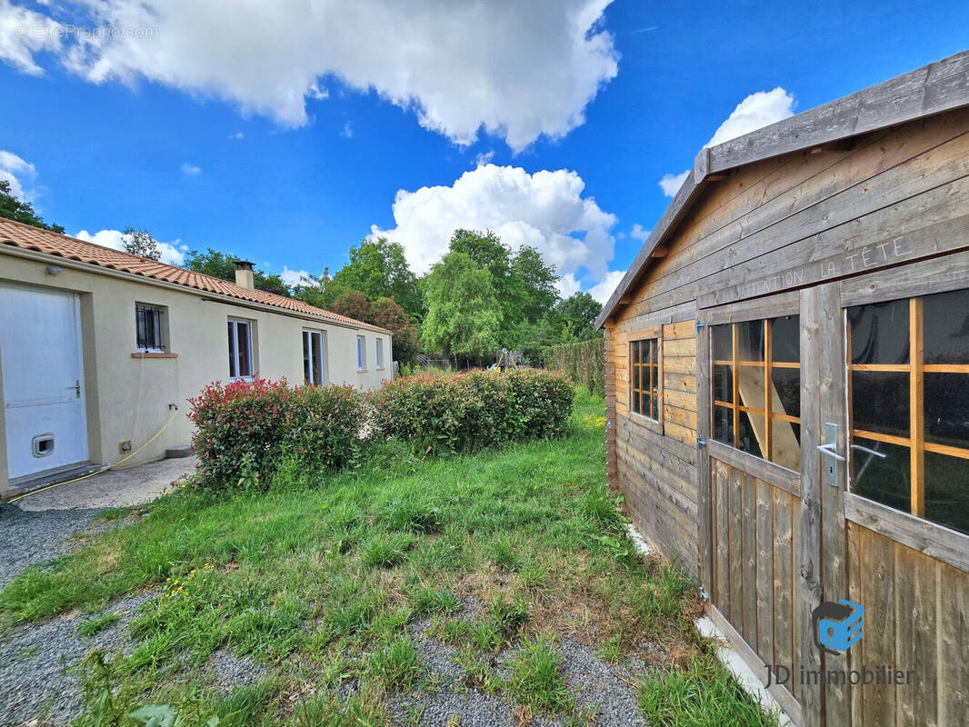 Maison à SAINT-ANDRE-TREIZE-VOIES