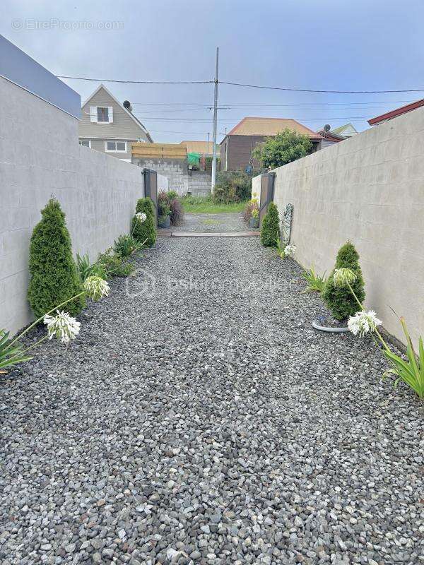 Propriété récente avec espace bien-être, fort potentiel locatif et vue montagne dégagée - photo 14