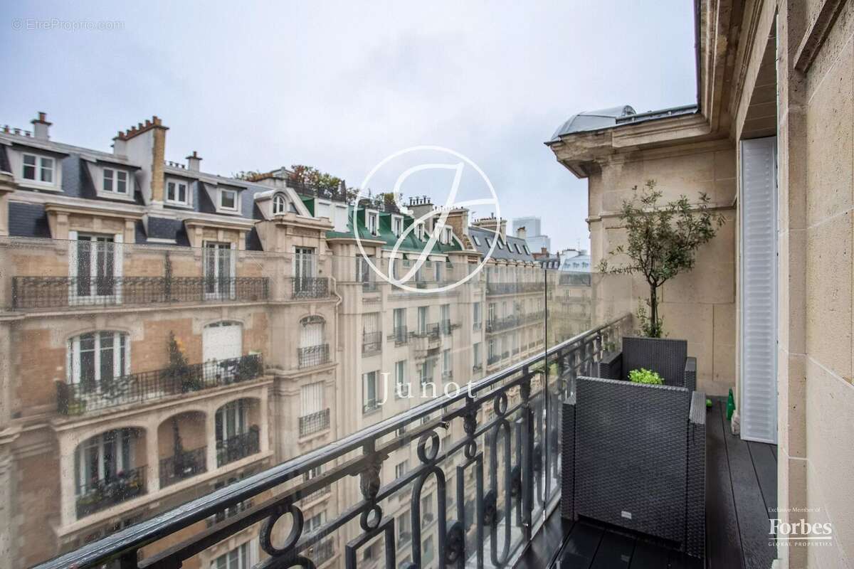 Appartement à PARIS-17E