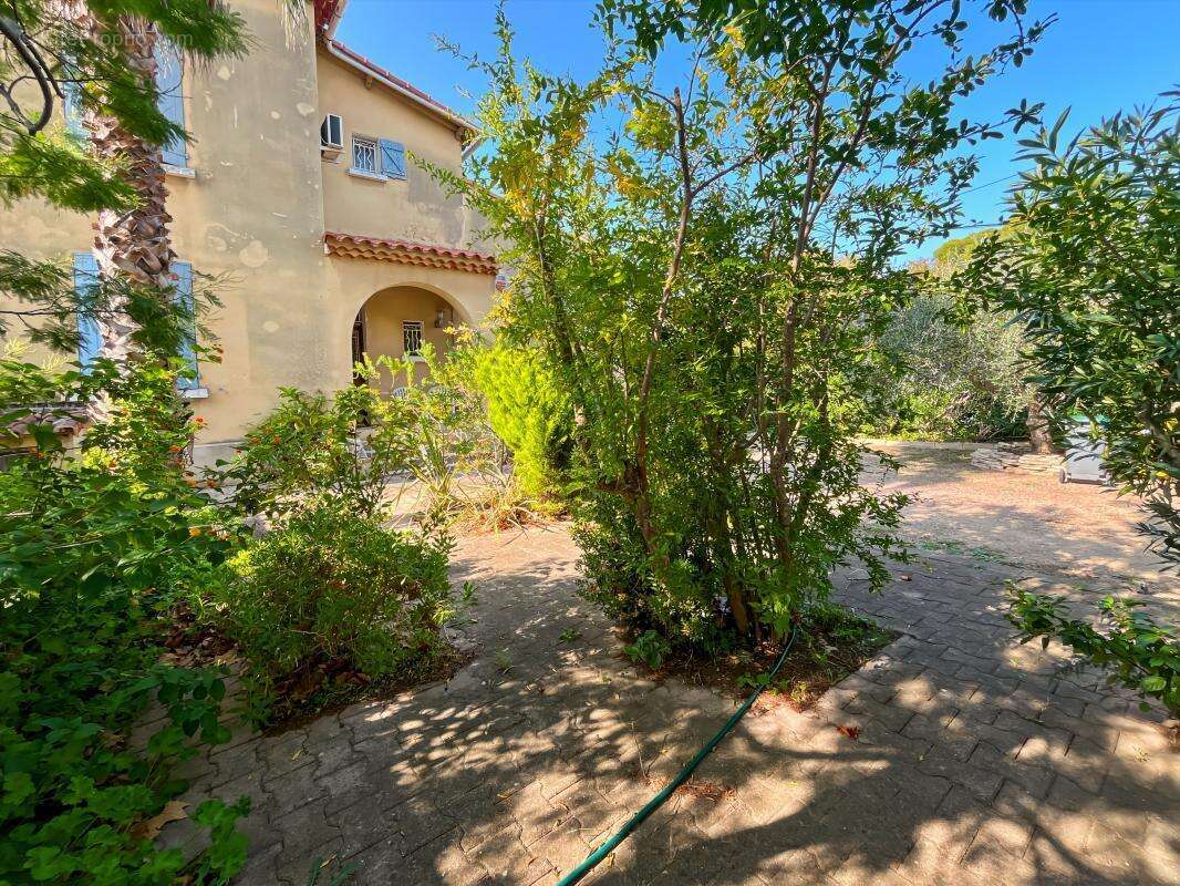 Maison à CHATEAUNEUF-LES-MARTIGUES