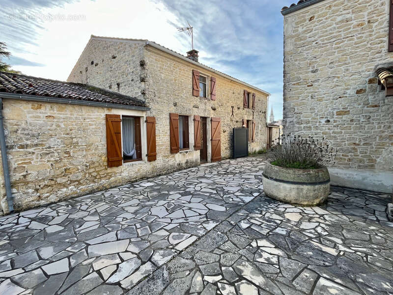 Maison à SAINT-MICHEL-EN-L&#039;HERM